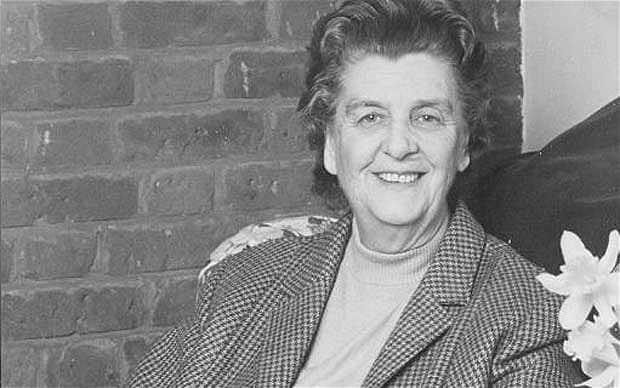 NESSUN UOMO E’ UN MAESTRO DI Joyce Collin-Smith